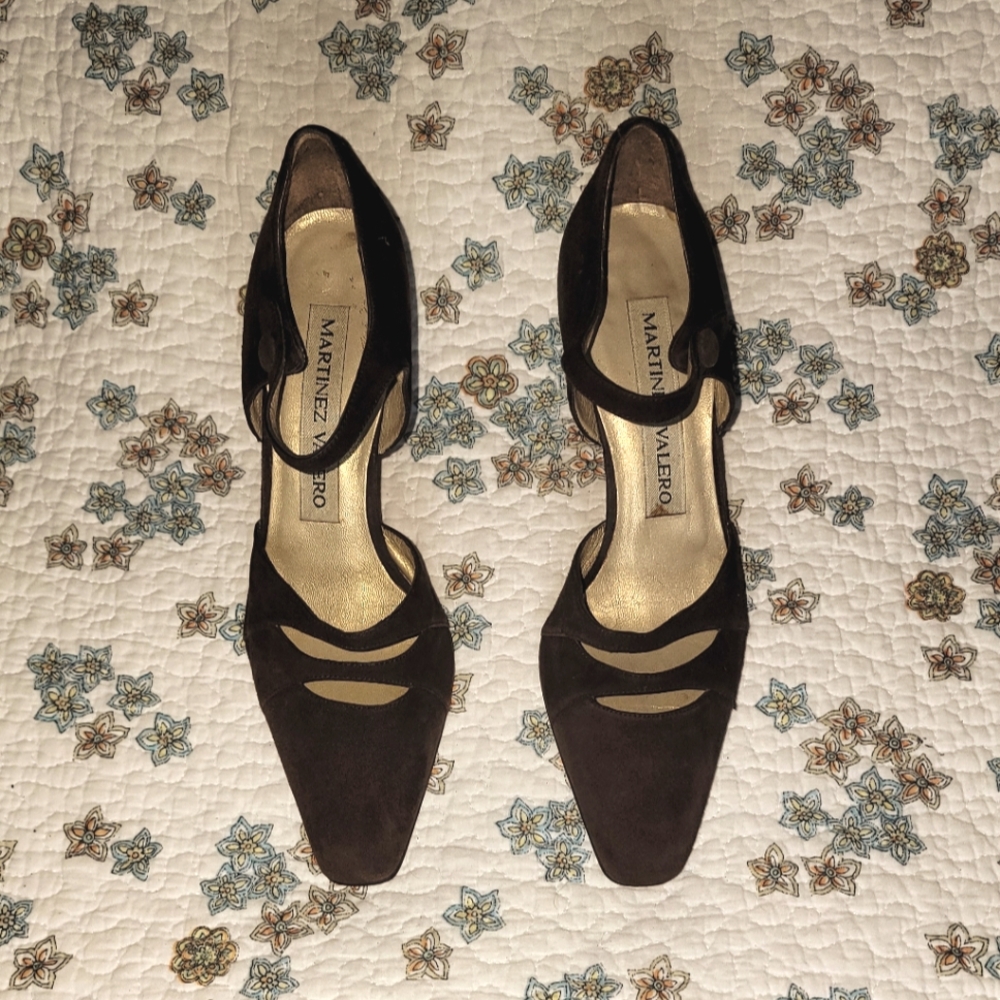 Martinez Valero brown suede pump 3" heel